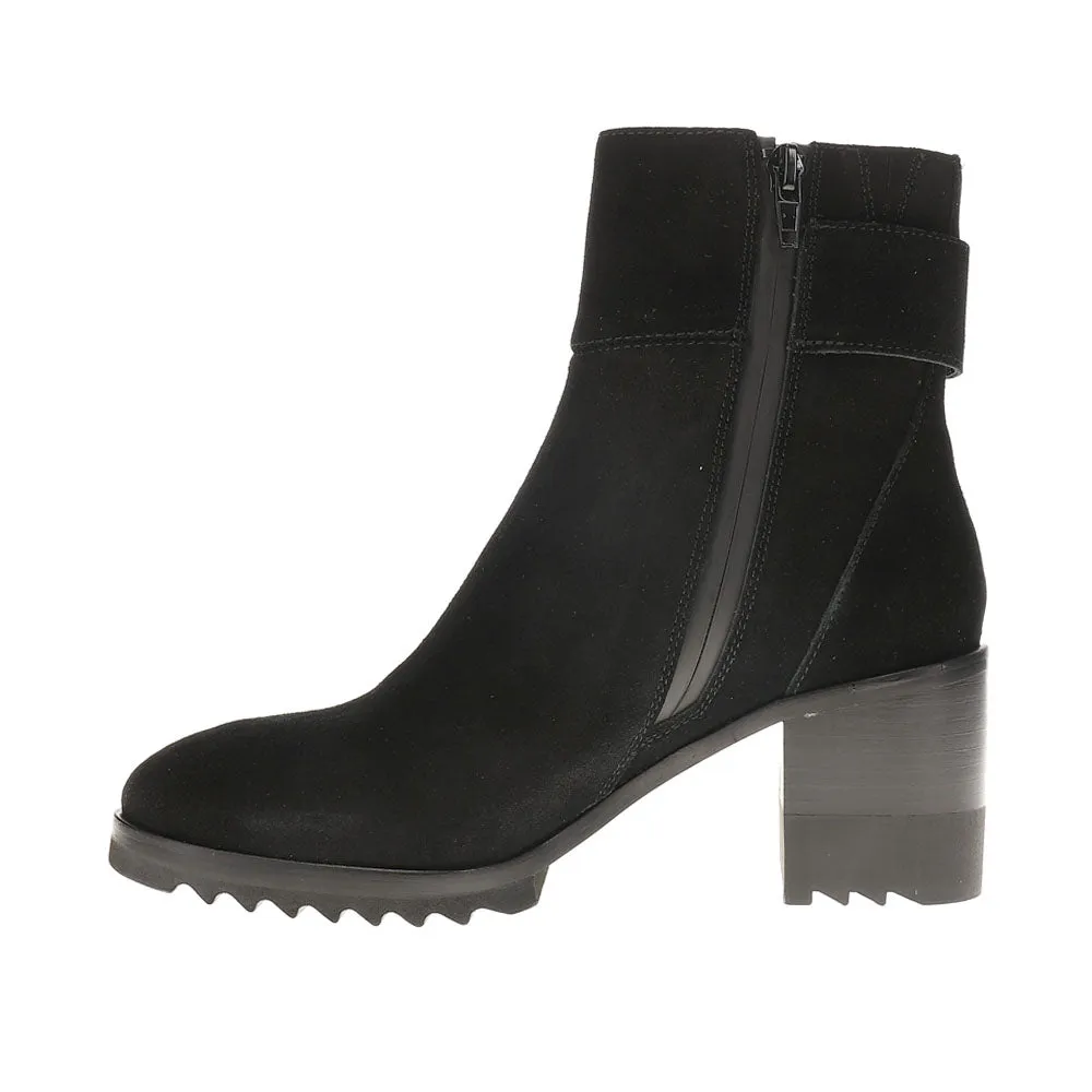 Helli Round Toe Zippered Booties